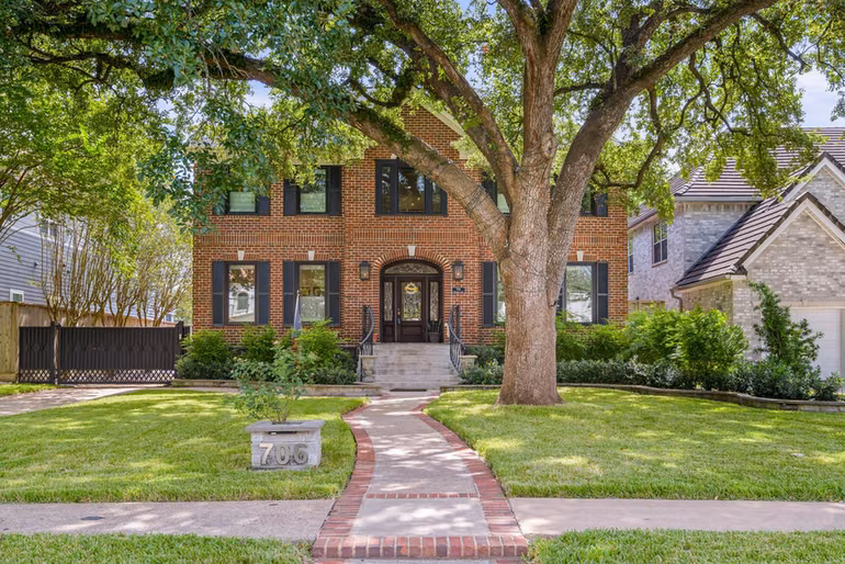 Photo of 706 Mulberry Lane, Bellaire, TX