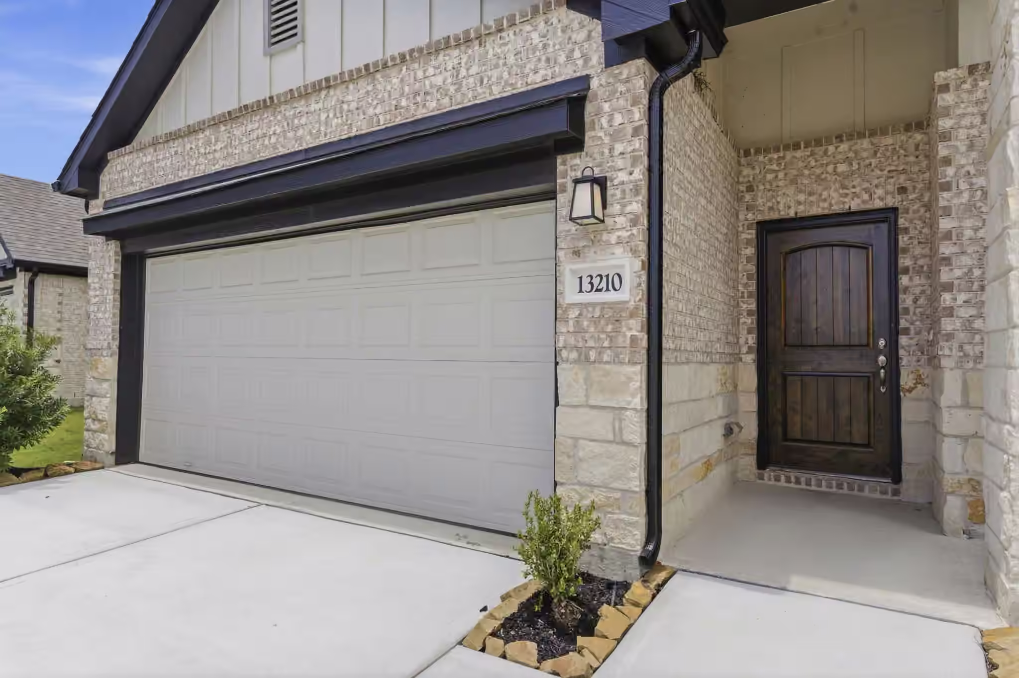 Photo 5 of 13318 Hayden Peak Drive, Iowa Colony, TX
