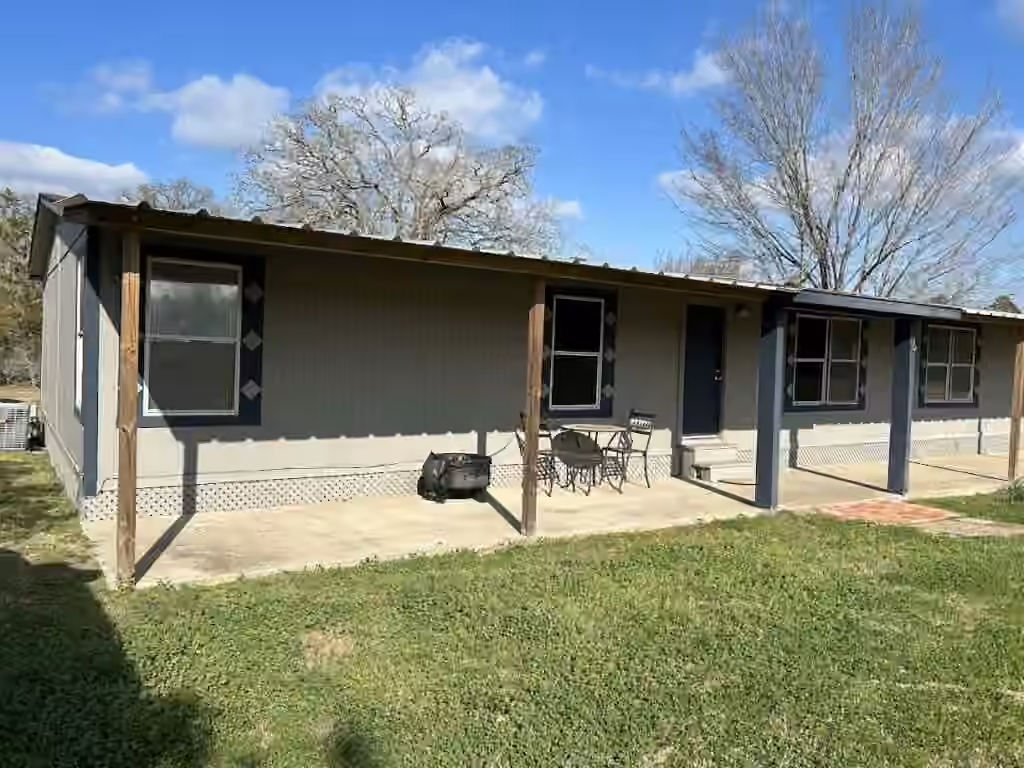 Photo of 6 Kathy Lane, Huntsville, TX 77320