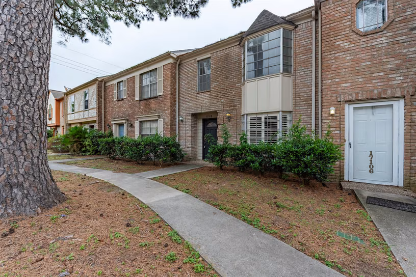 Photo 2 of 17108 Beaver Springs Drive 8, Houston, TX