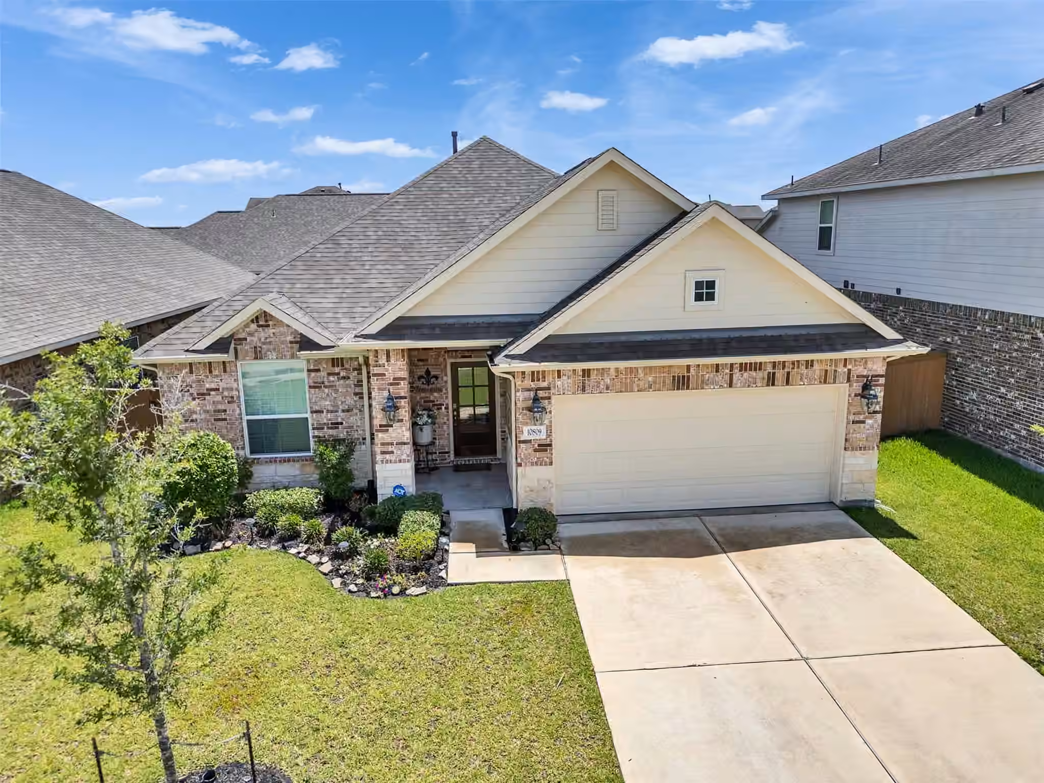 Photo 2 of 10809 Mendel Terrace Drive, Rosharon, TX