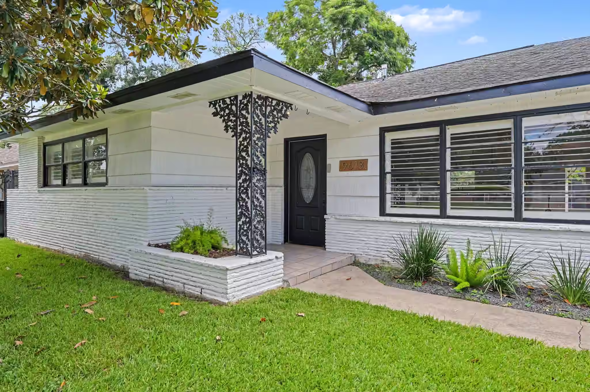 Photo 4 of 9613 Westview Drive, Houston, TX