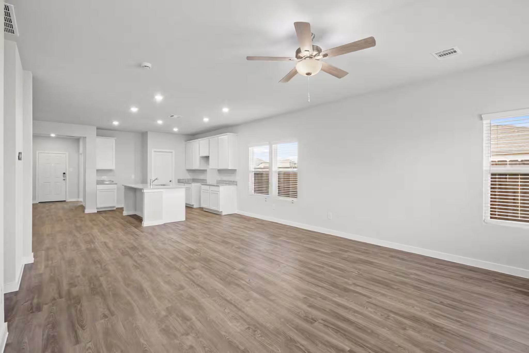Photo 6 of 759 Woodhaven Lakes Drive, La Marque, TX