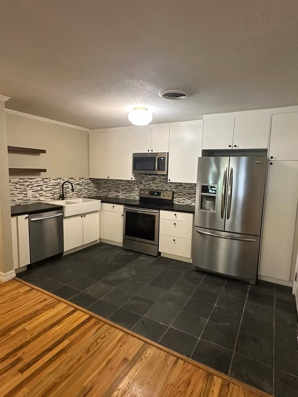 Photo 3 of 206 Mclemore Drive, Alvin, TX