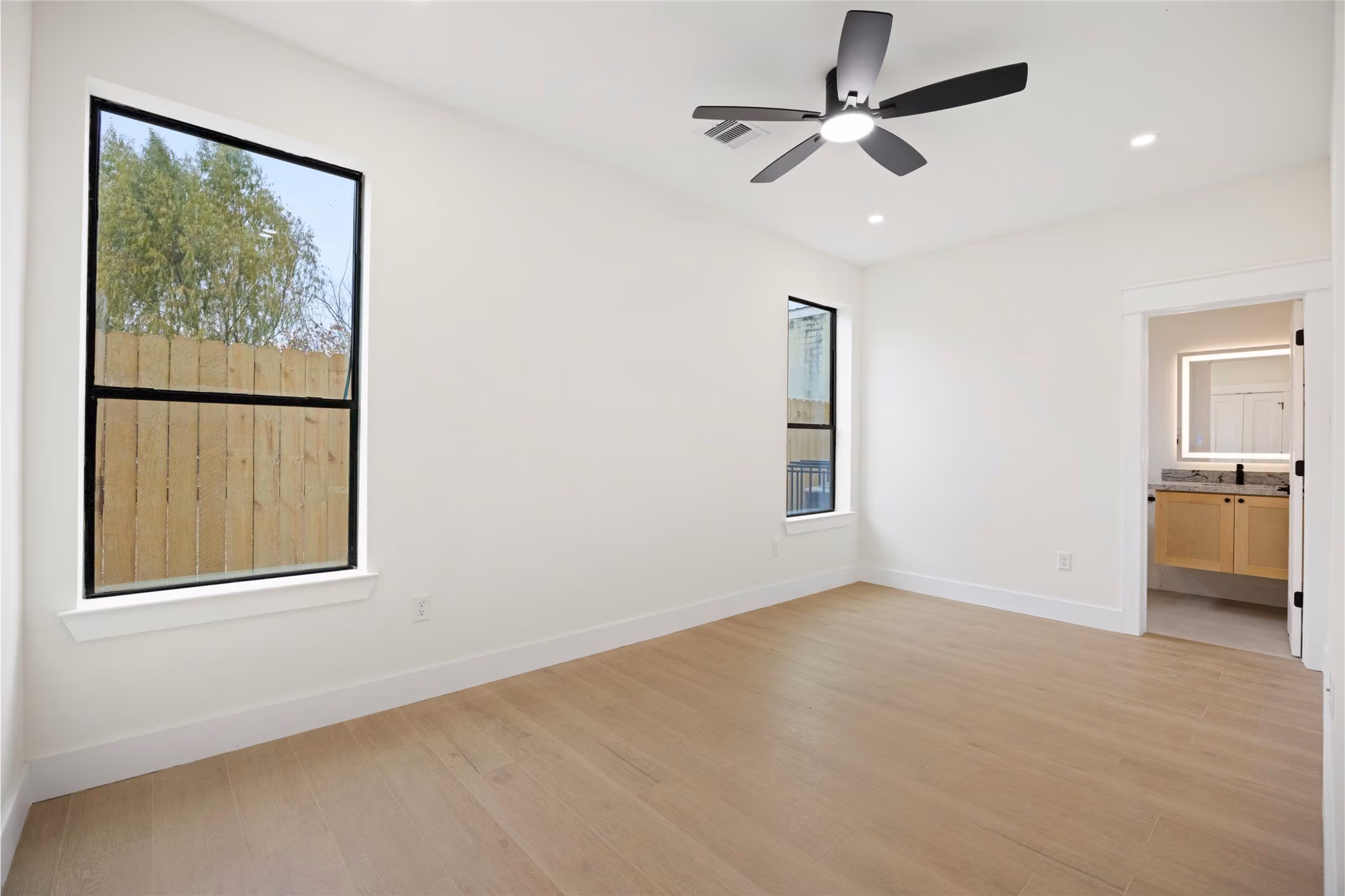 Photo 5 of 6332 Sidney Street, Houston, TX