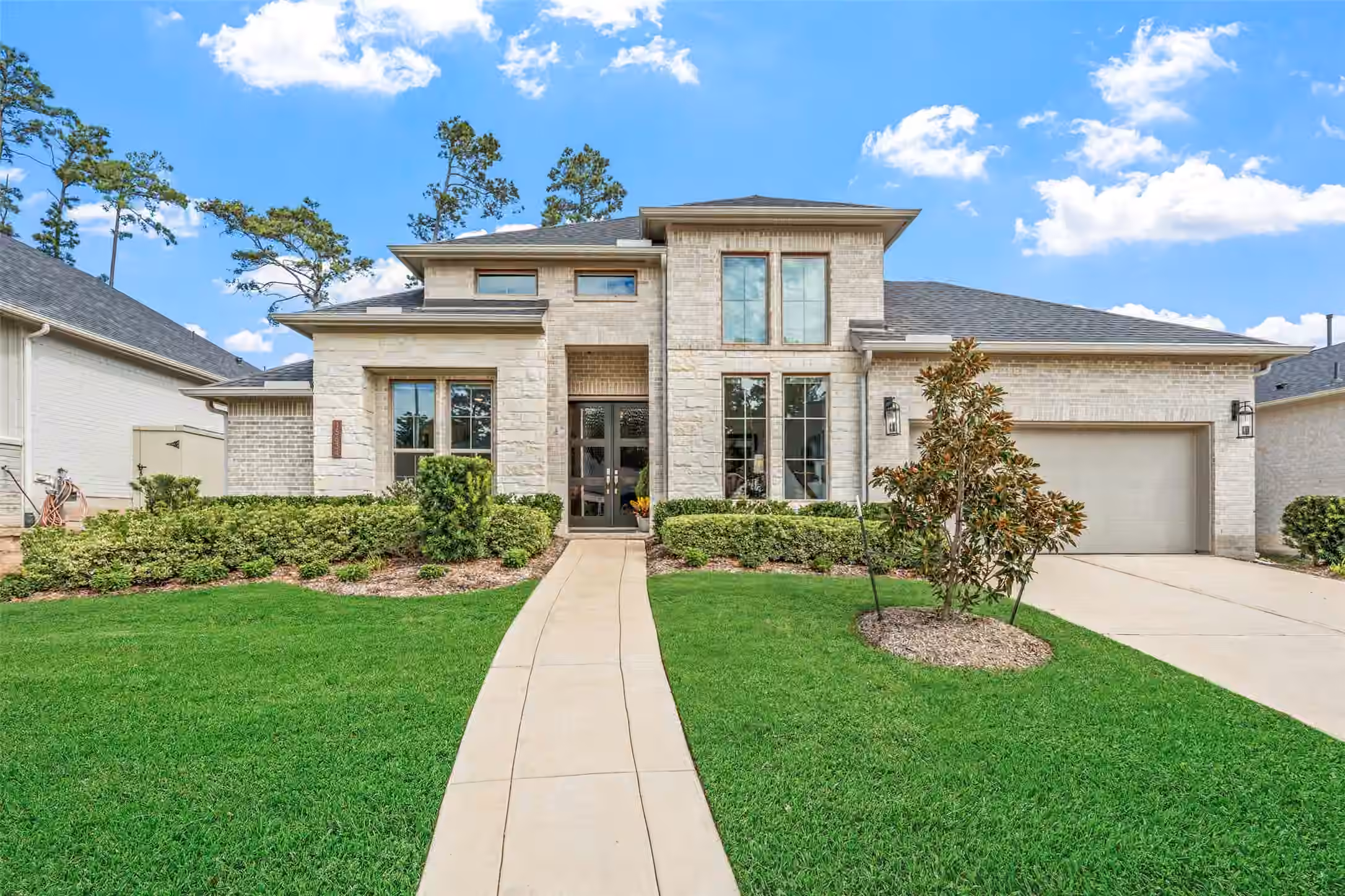 Photo 2 of 15634 Audubon Park Drive, Pinehurst, TX