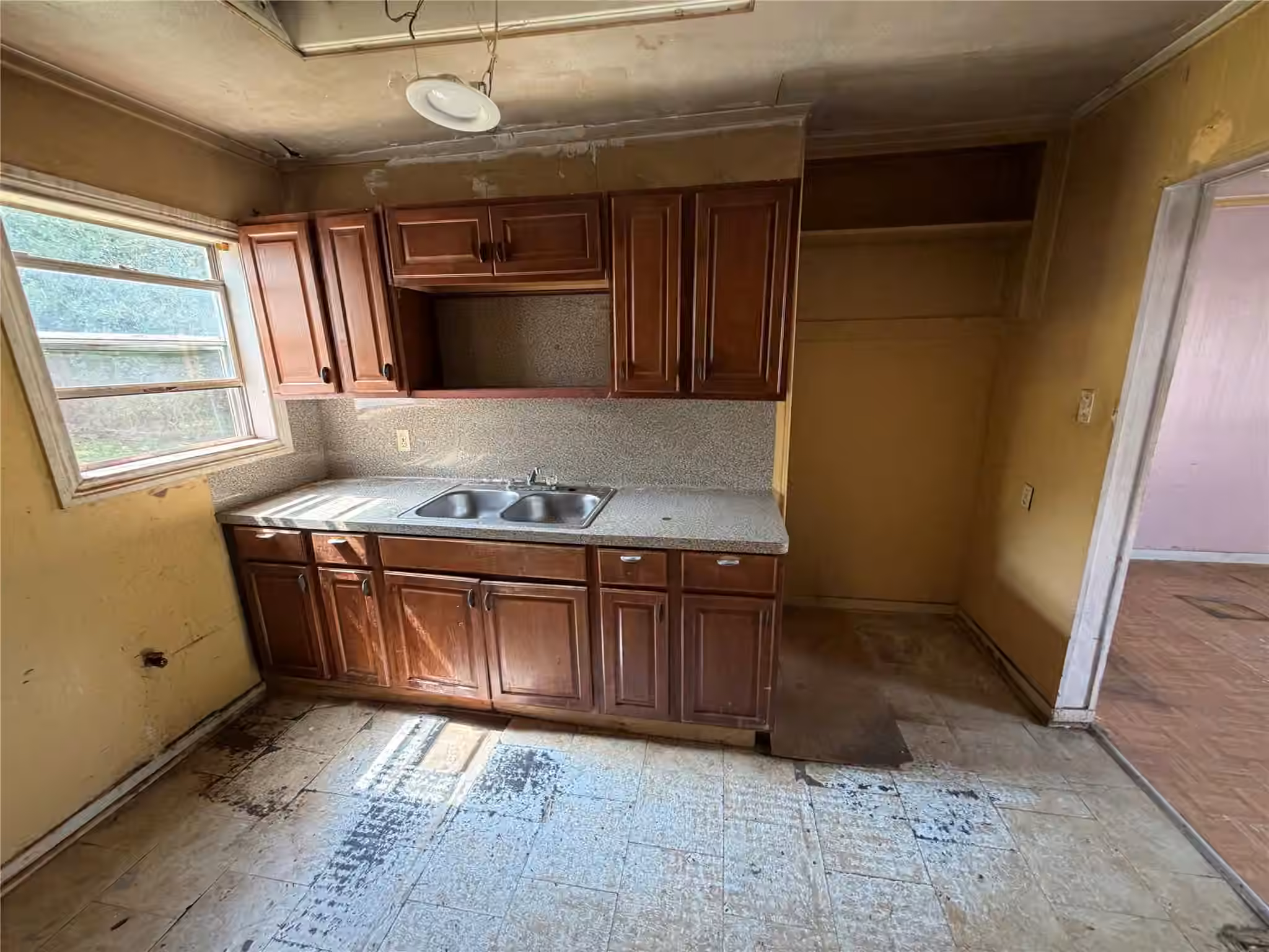 Photo 5 of 6803 Dionne Drive, Houston, TX