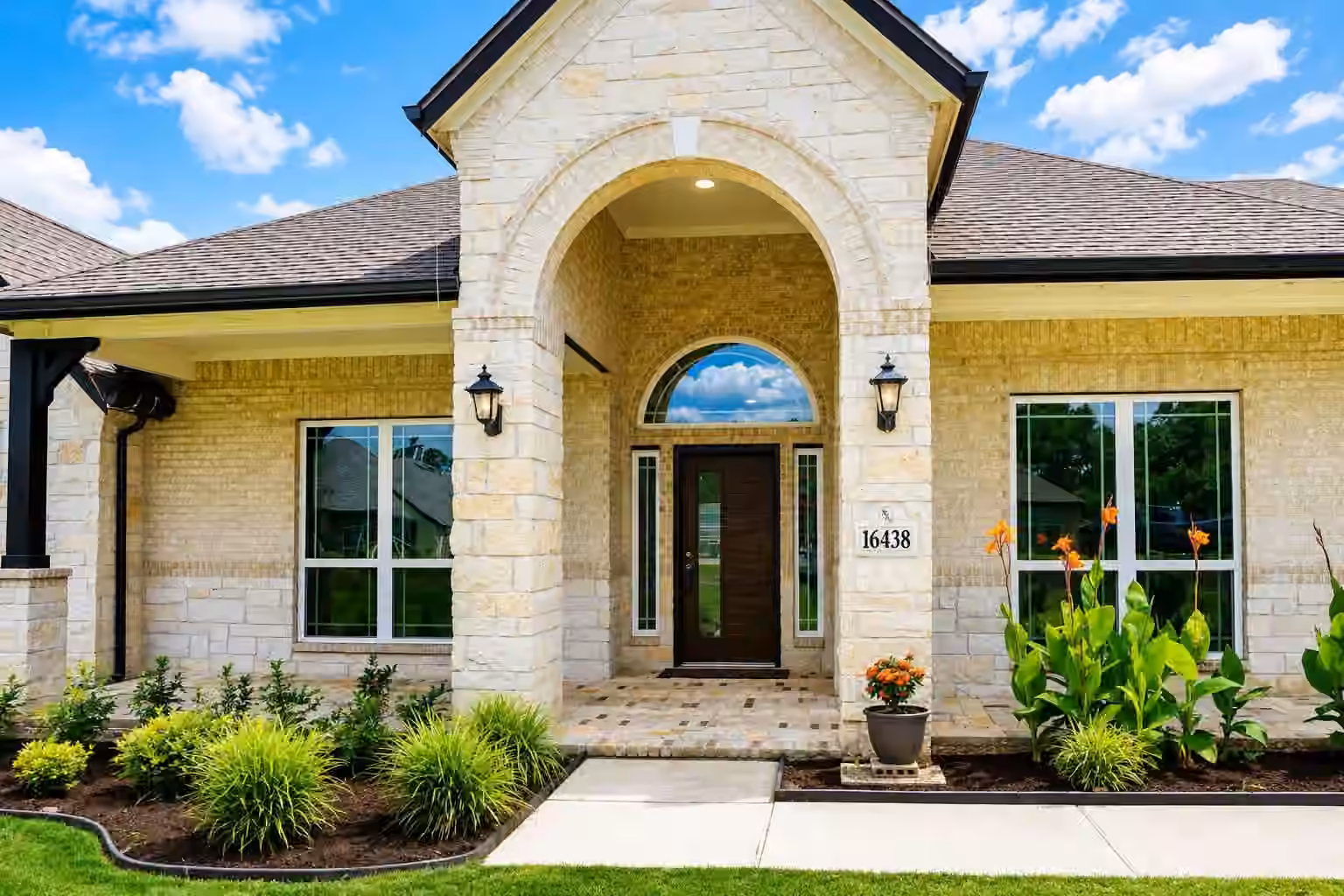 Photo 3 of 16438 Stonewall Street, Conroe, TX