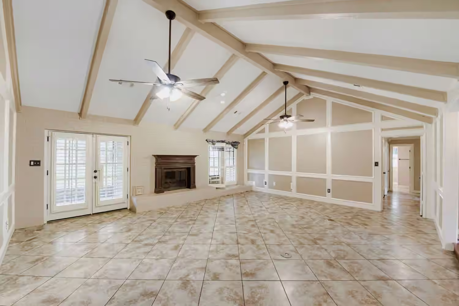 Photo 3 of 1650 White Oak Creek Drive, Conroe, TX