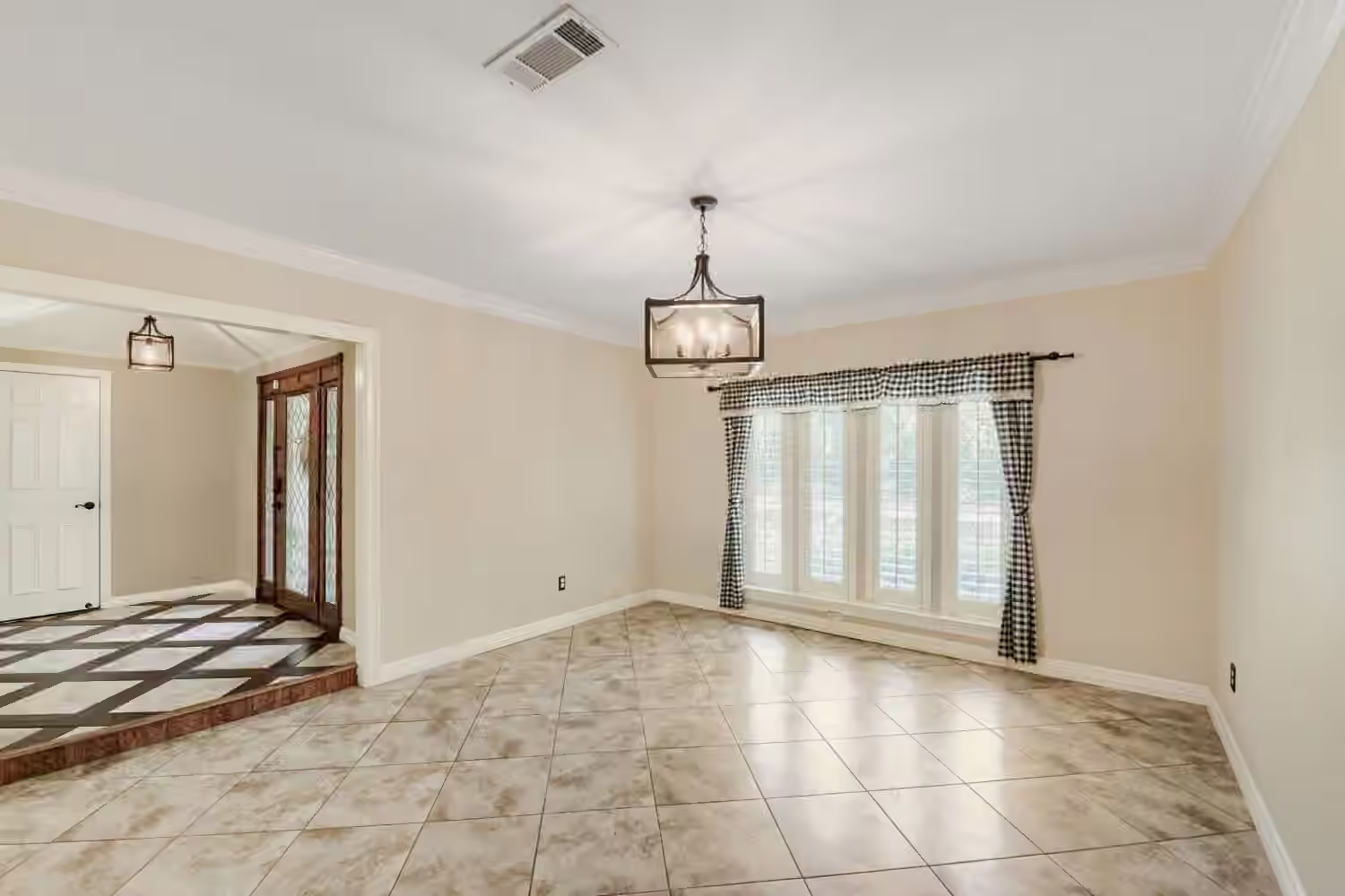 Photo 5 of 1650 White Oak Creek Drive, Conroe, TX