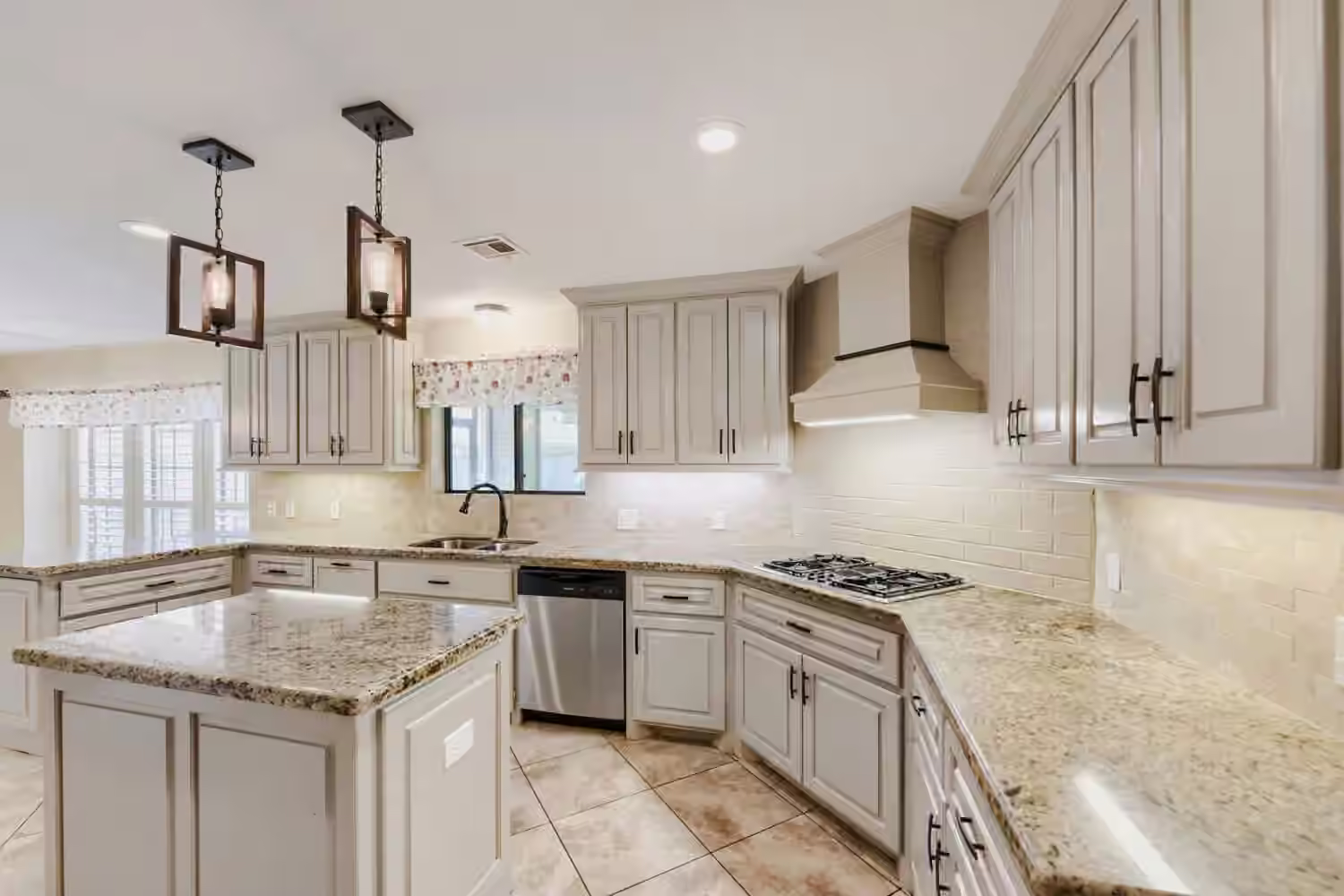 Photo 6 of 1650 White Oak Creek Drive, Conroe, TX