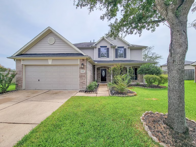 Photo 2 of 819 Arlington Lane, Rosenberg, TX