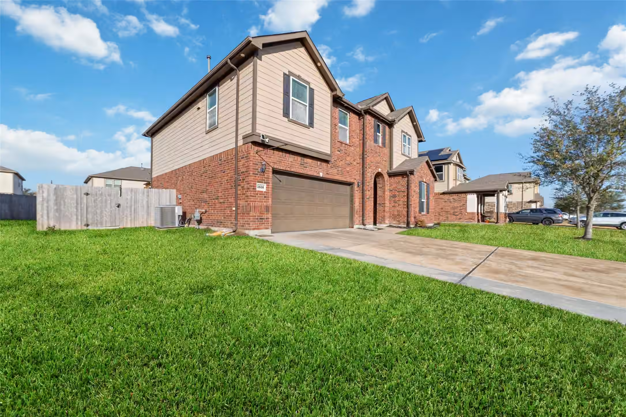 Photo 3 of 3508 Saxton Green Road, Pearland, TX