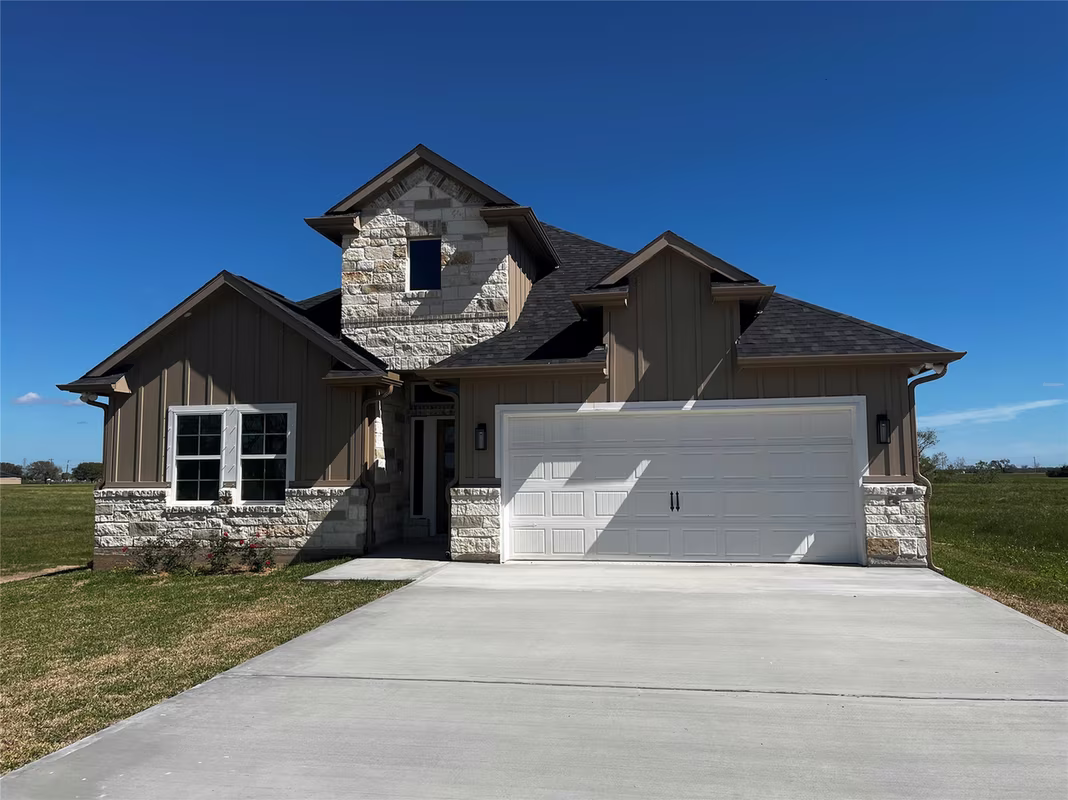 Photo of 471 Buffalo Creek Bend, Angleton, TX 77515