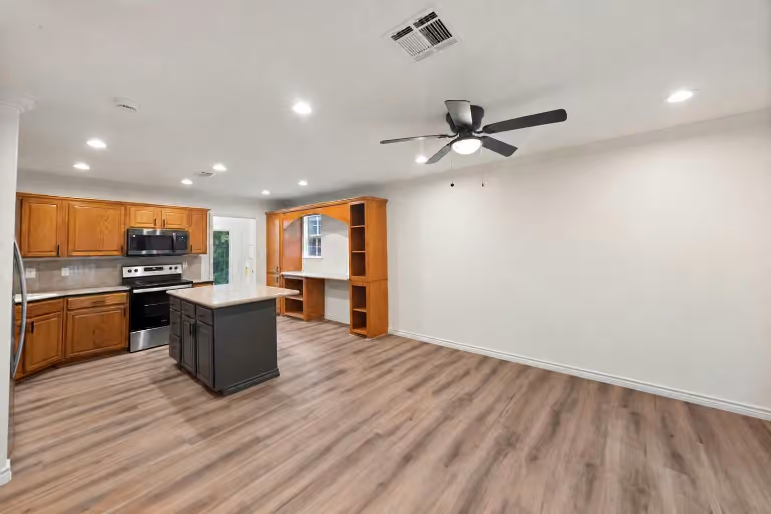 Photo 4 of 27 Deerfield Road, Huntsville, TX