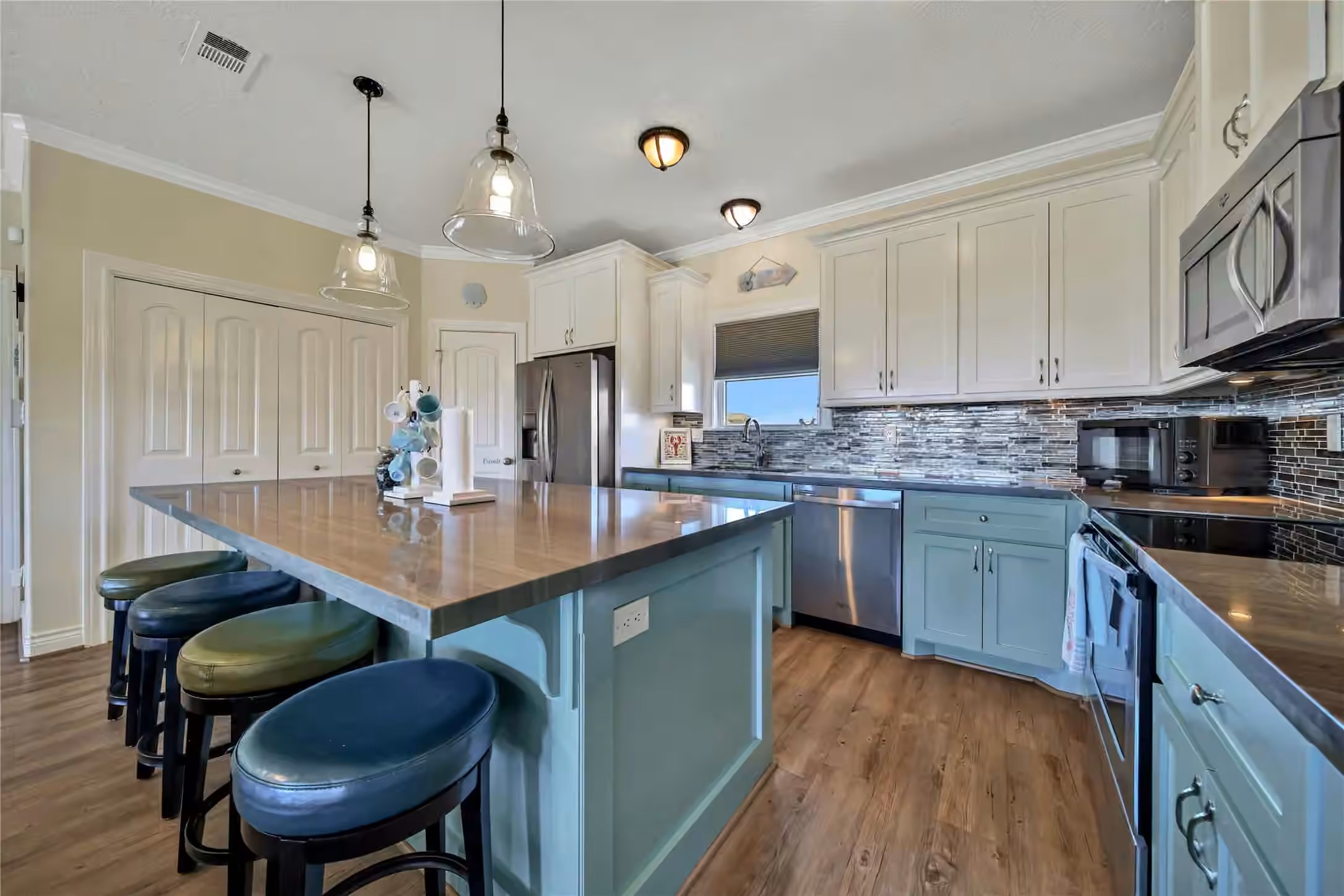 Photo 3 of 2019 Vista Drive, Crystal Beach, TX