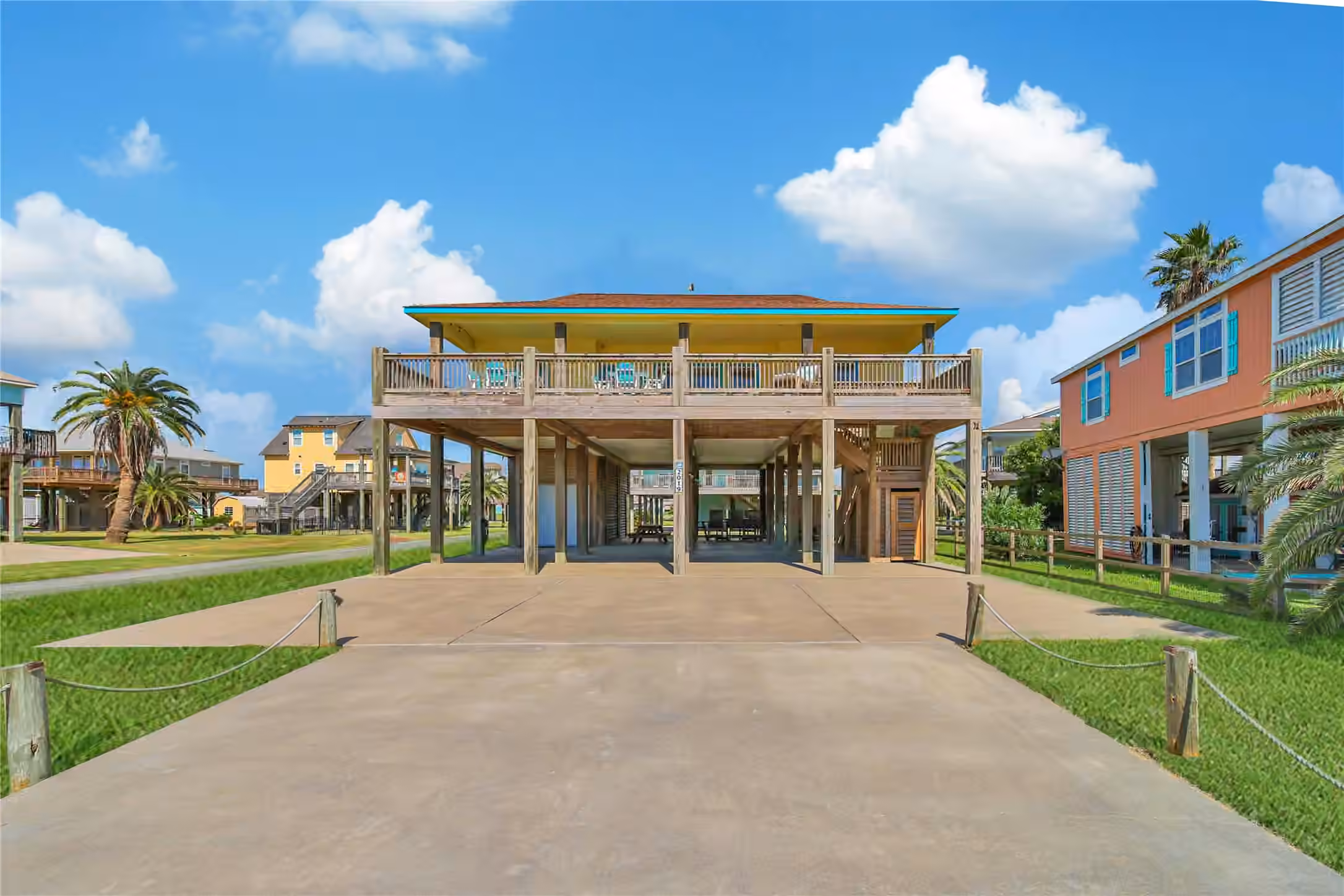 Photo 4 of 2019 Vista Drive, Crystal Beach, TX
