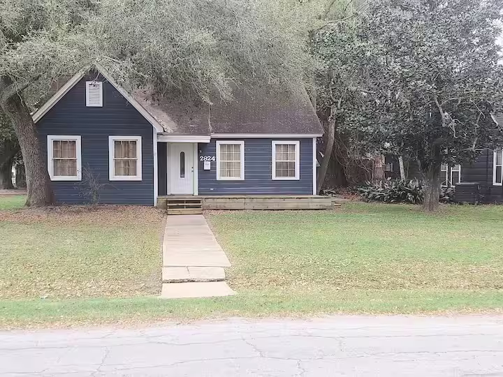 Photo of 2824 5th Street, Bay City, TX