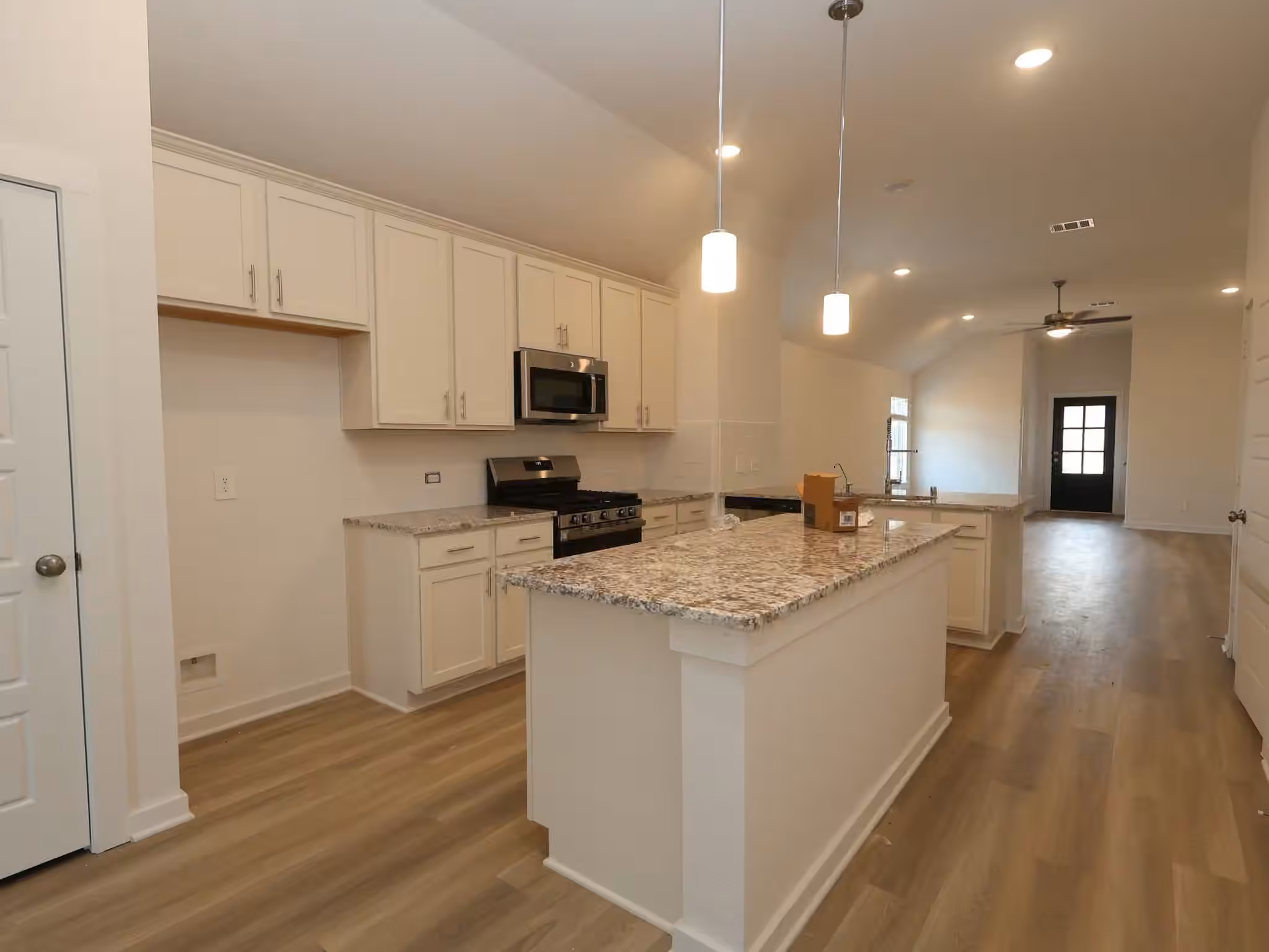 Photo 3 of 10220 Burton Path, Montgomery, TX