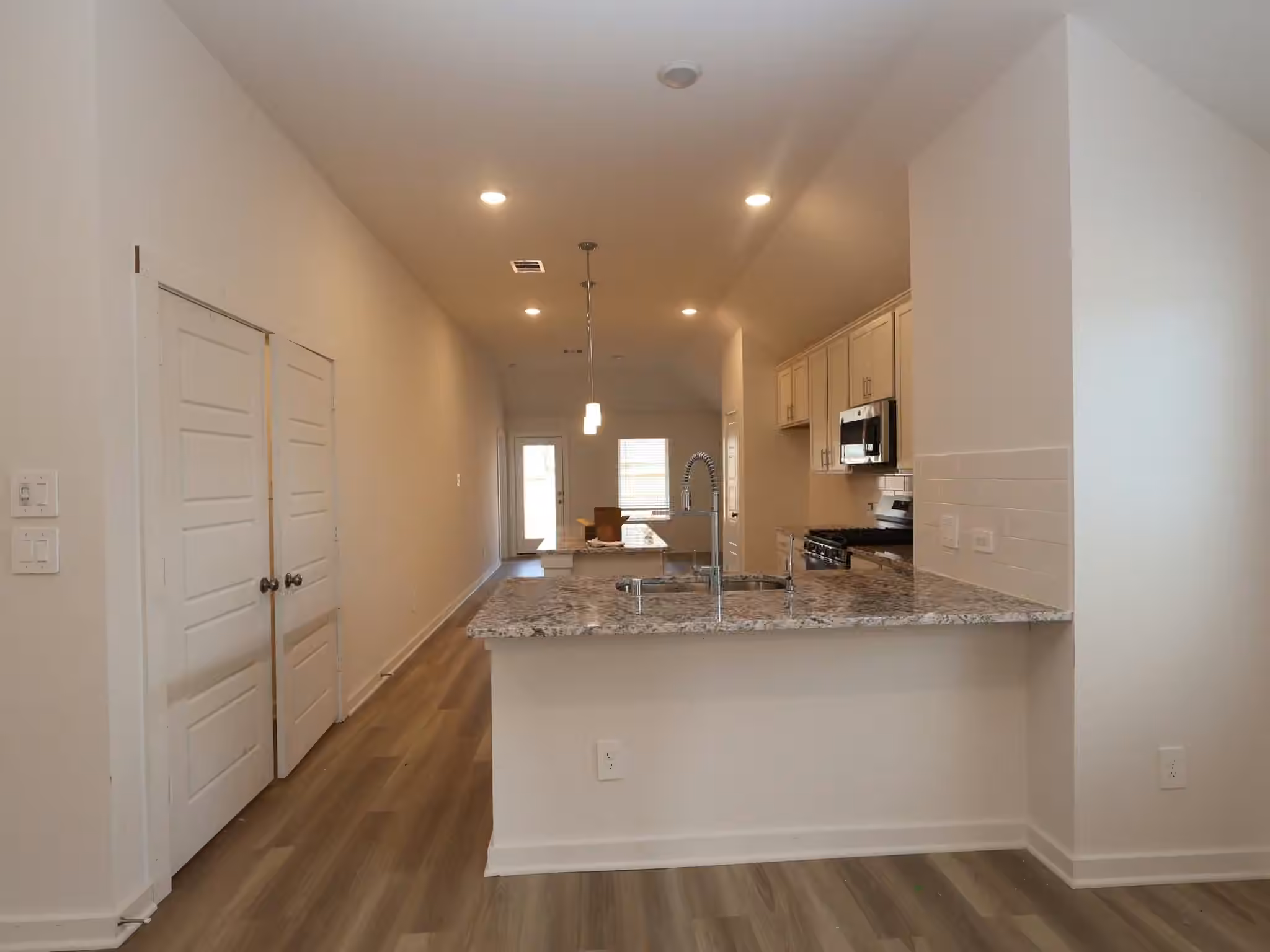 Photo 4 of 10220 Burton Path, Montgomery, TX