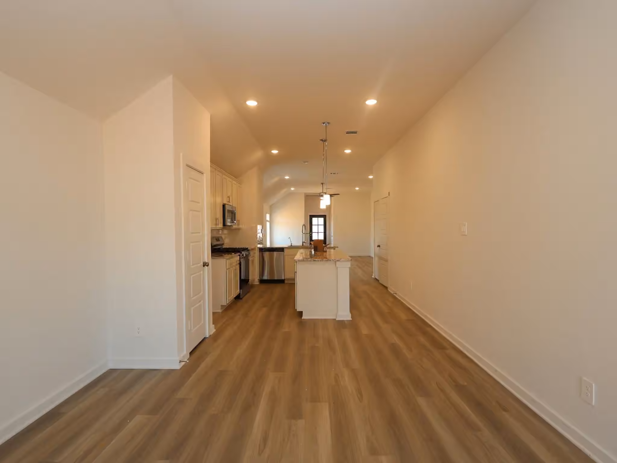 Photo 5 of 10220 Burton Path, Montgomery, TX