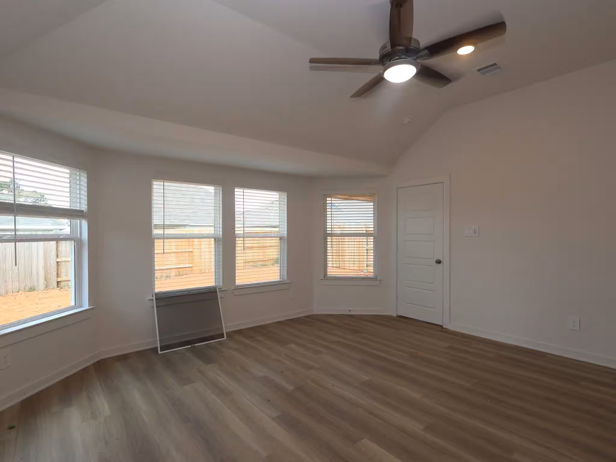 Photo 7 of 10220 Burton Path, Montgomery, TX