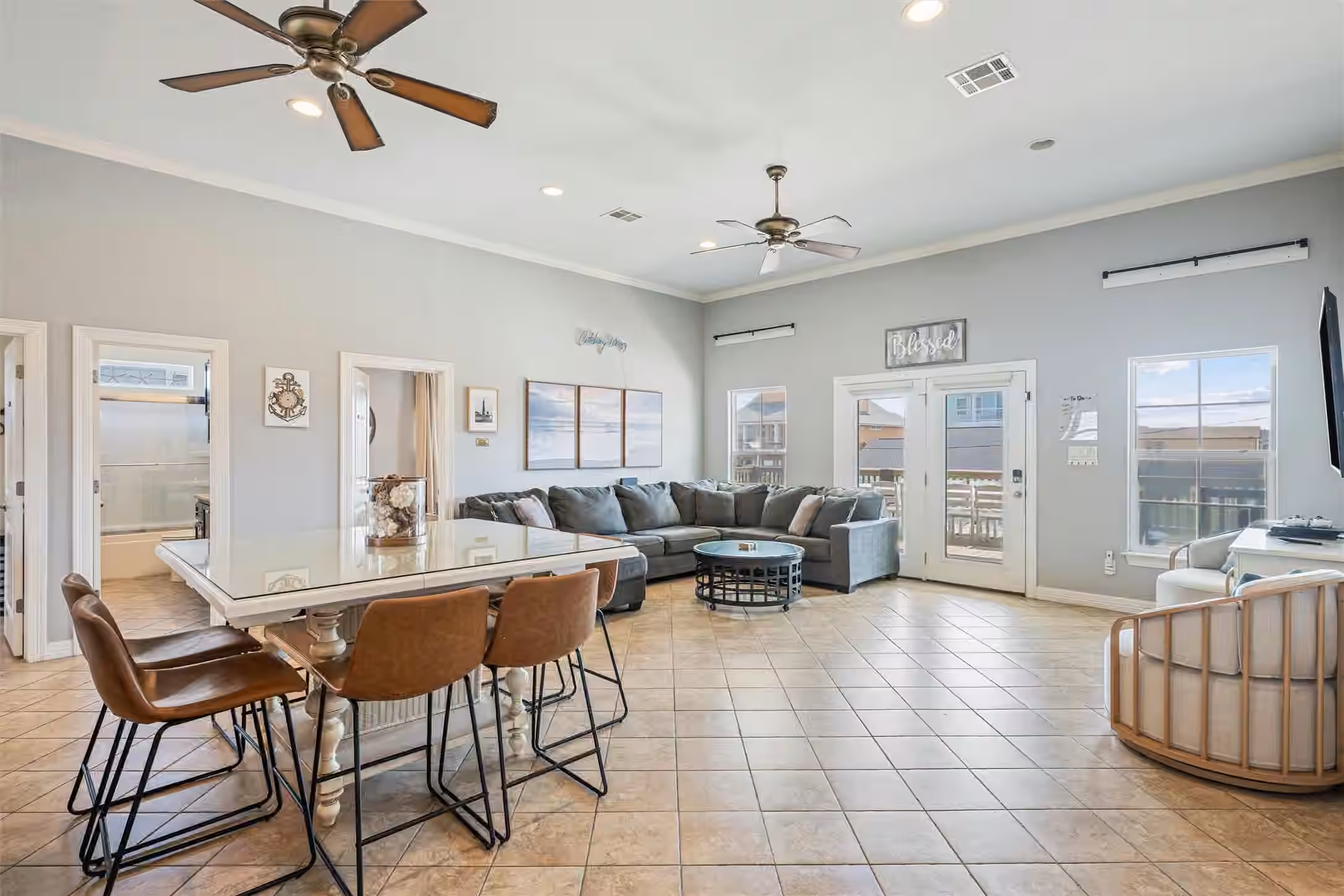 Photo 3 of 866 Townsend Drive, Crystal Beach, TX