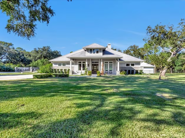 Photo of 400 Hillcrest Drive, Richmond, TX