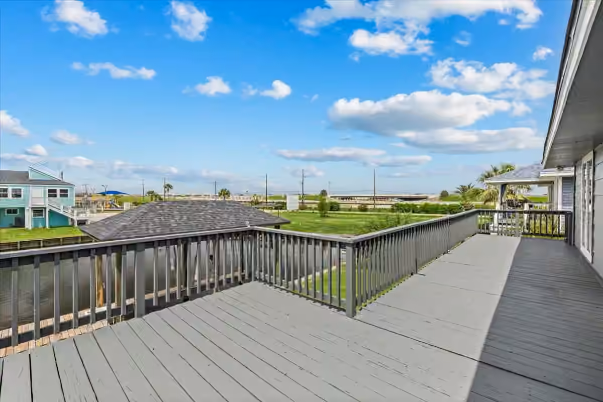 Photo 4 of 997 Redfish Street, Bayou Vista, TX