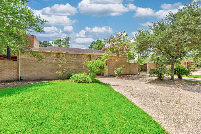 Photo 5 of 251 Gessner Road, Houston, TX