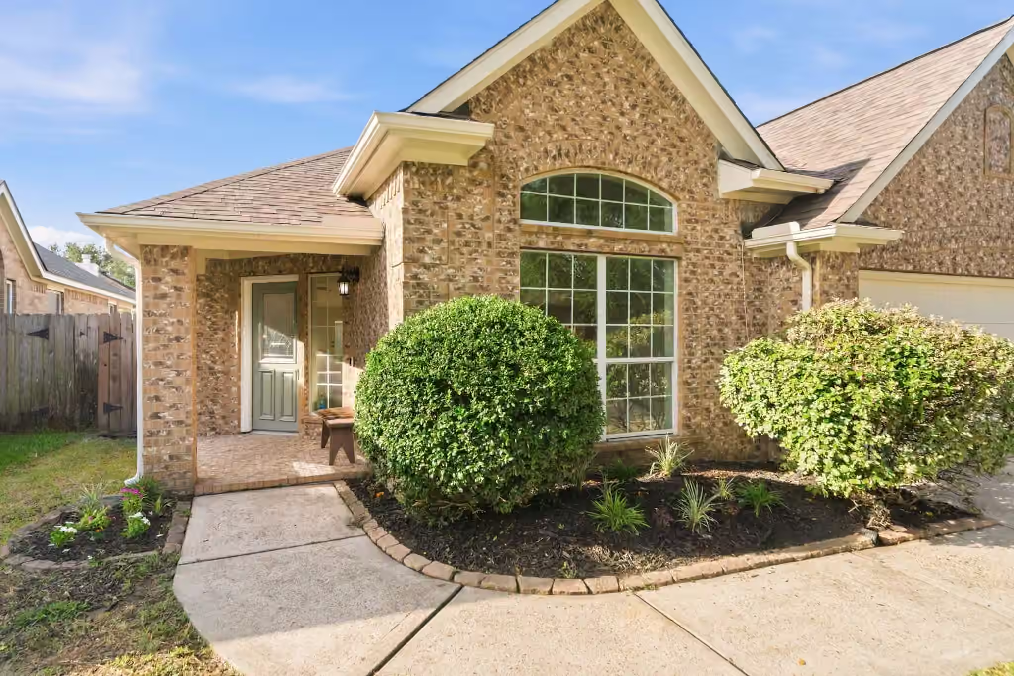 Photo 4 of 21606 Kings Bend Drive, Kingwood, TX
