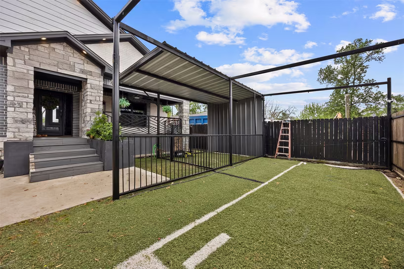 Photo 2 of 10430 Caxton Street, Houston, TX