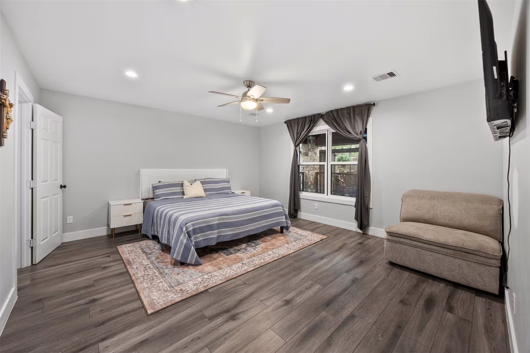 Photo 6 of 10430 Caxton Street, Houston, TX