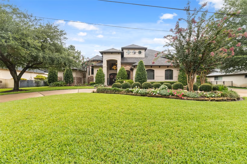 Photo 2 of 6210 Pebble Beach Drive, Houston, TX