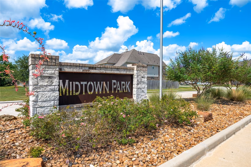 Photo 3 of 1849 Kenley Way, Alvin, TX