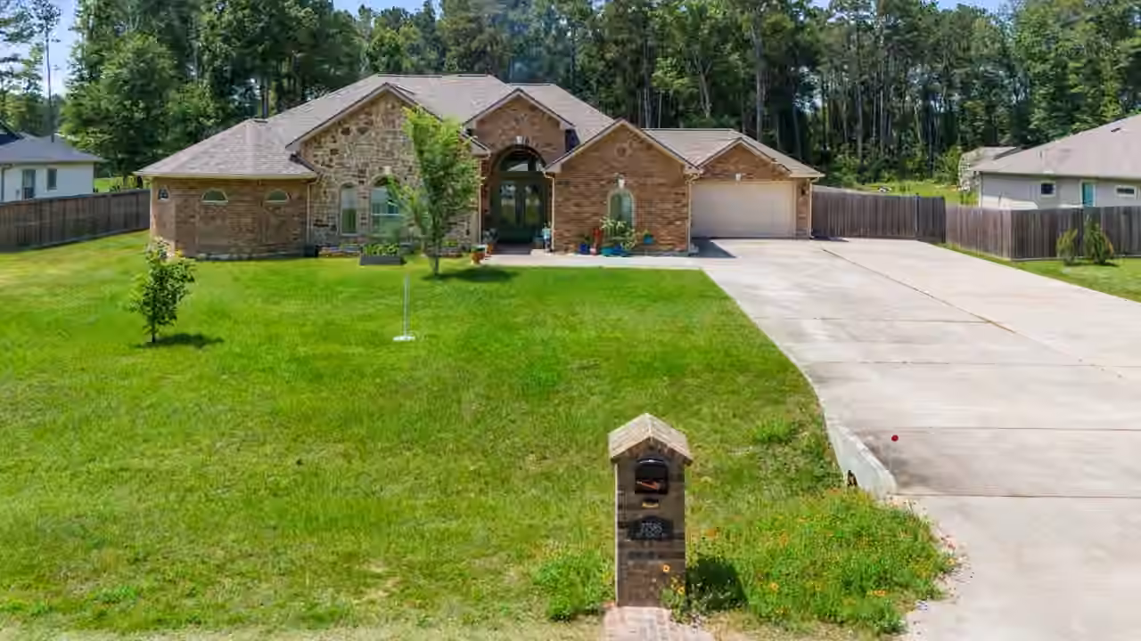 Photo 2 of 27585 Rio Blanco Drive, Splendora, TX