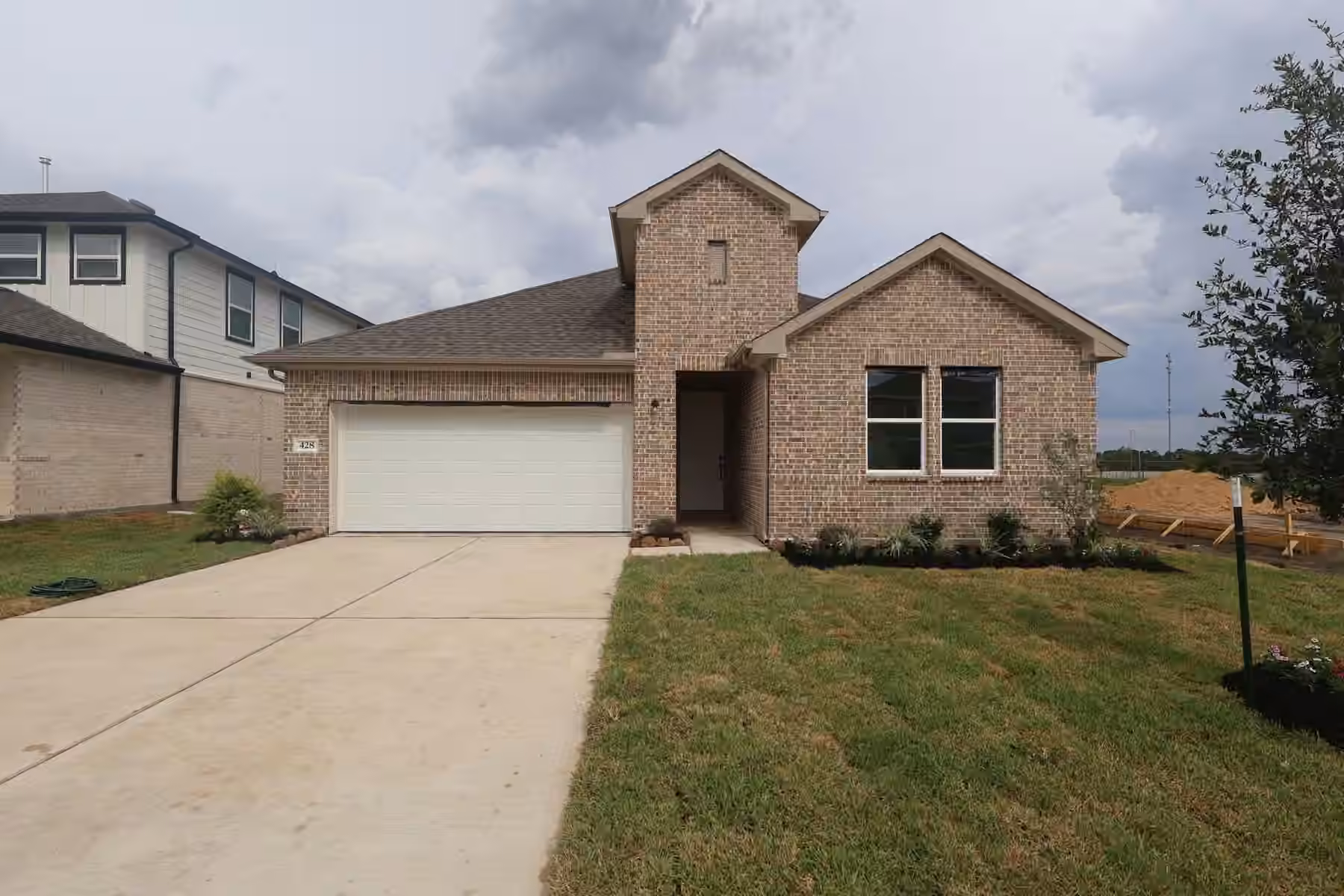 Photo 3 of 428 East Rose Marie Lane, Montgomery, TX