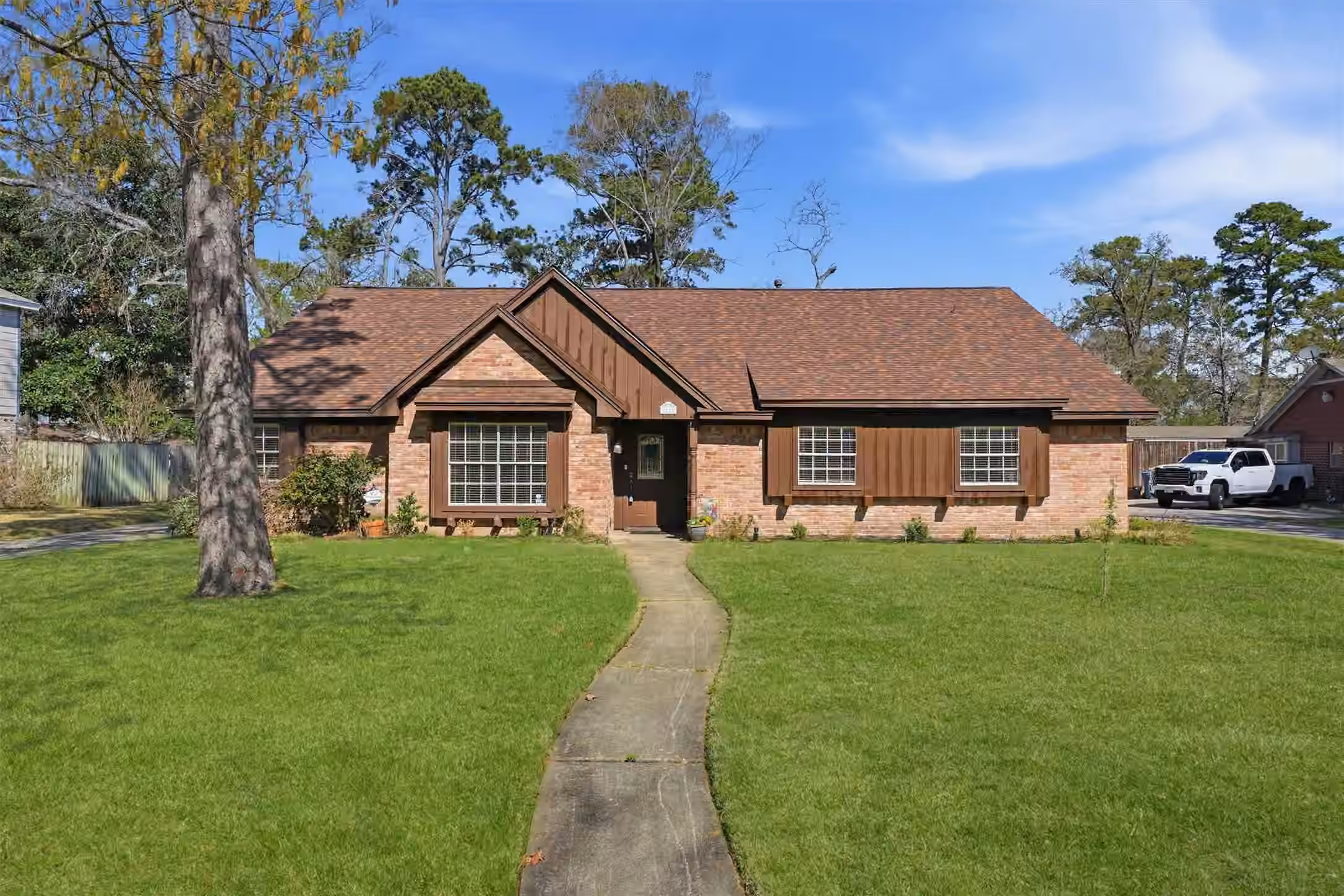 Photo of 1119 Woodfield Lane, Houston, TX