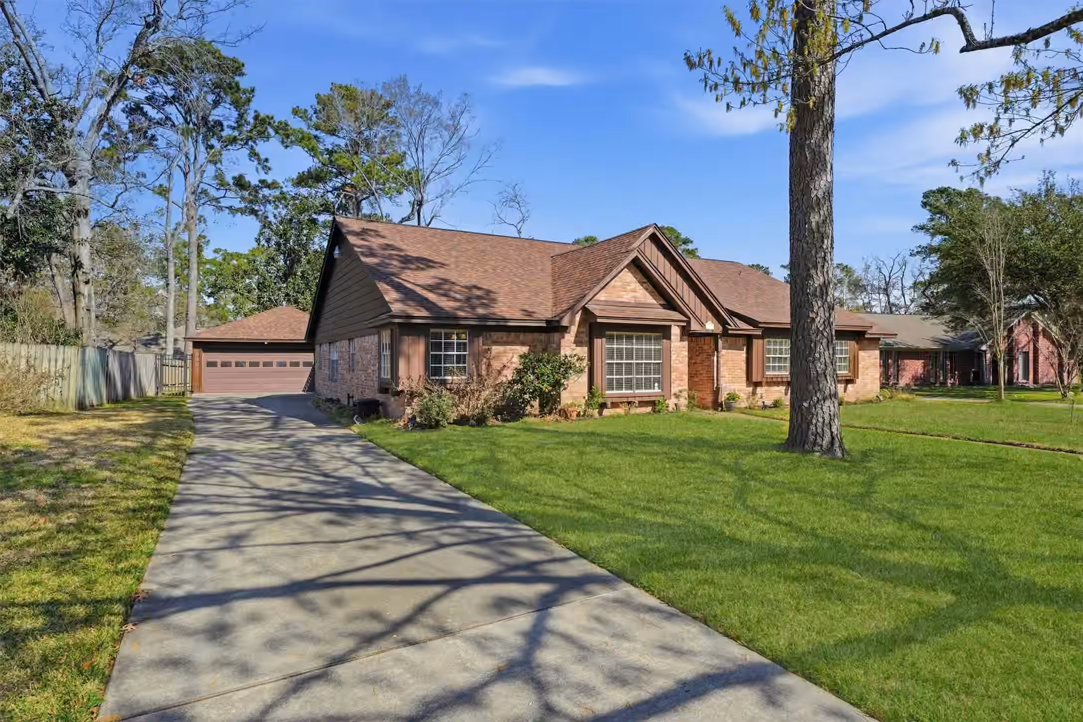 Photo 3 of 1119 Woodfield Lane, Houston, TX