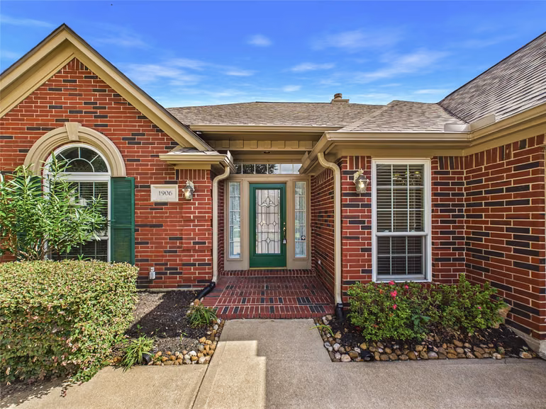 Photo of 1906 Wynforest Drive, Deer Park, TX