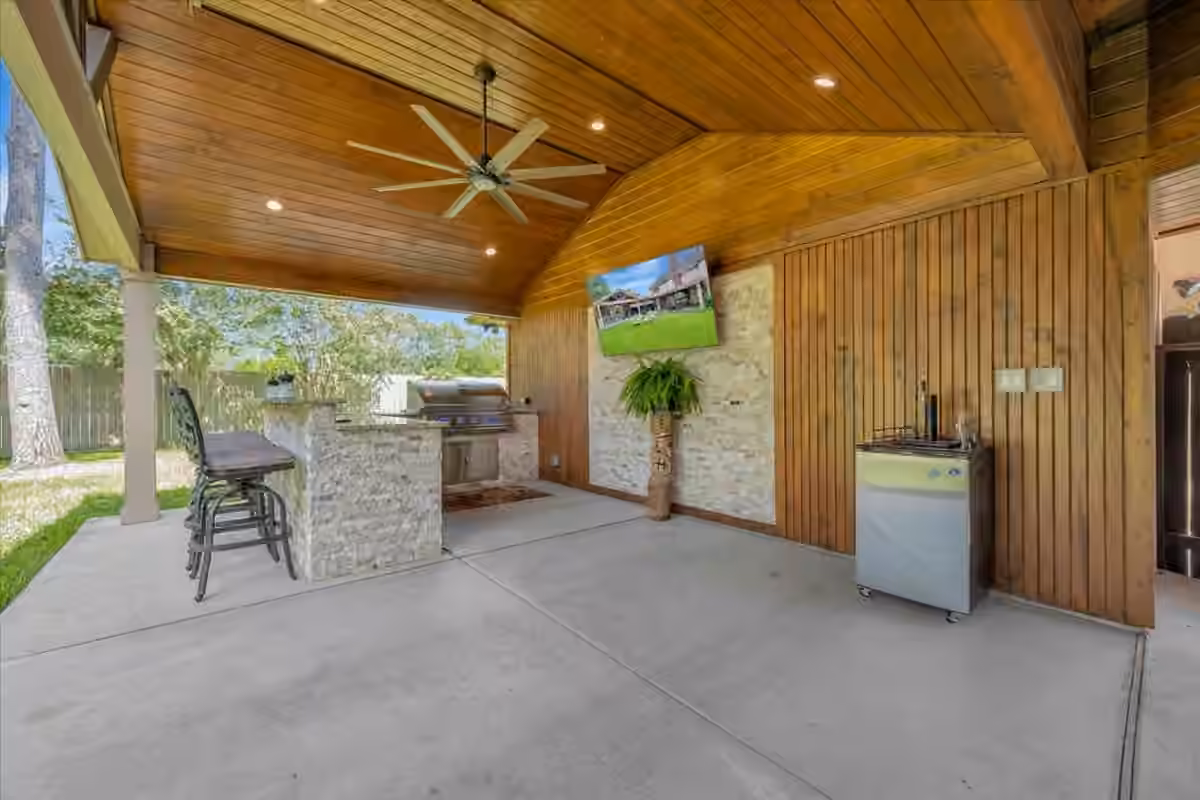 Photo 2 of 15110 Greenleaf Lane, Houston, TX