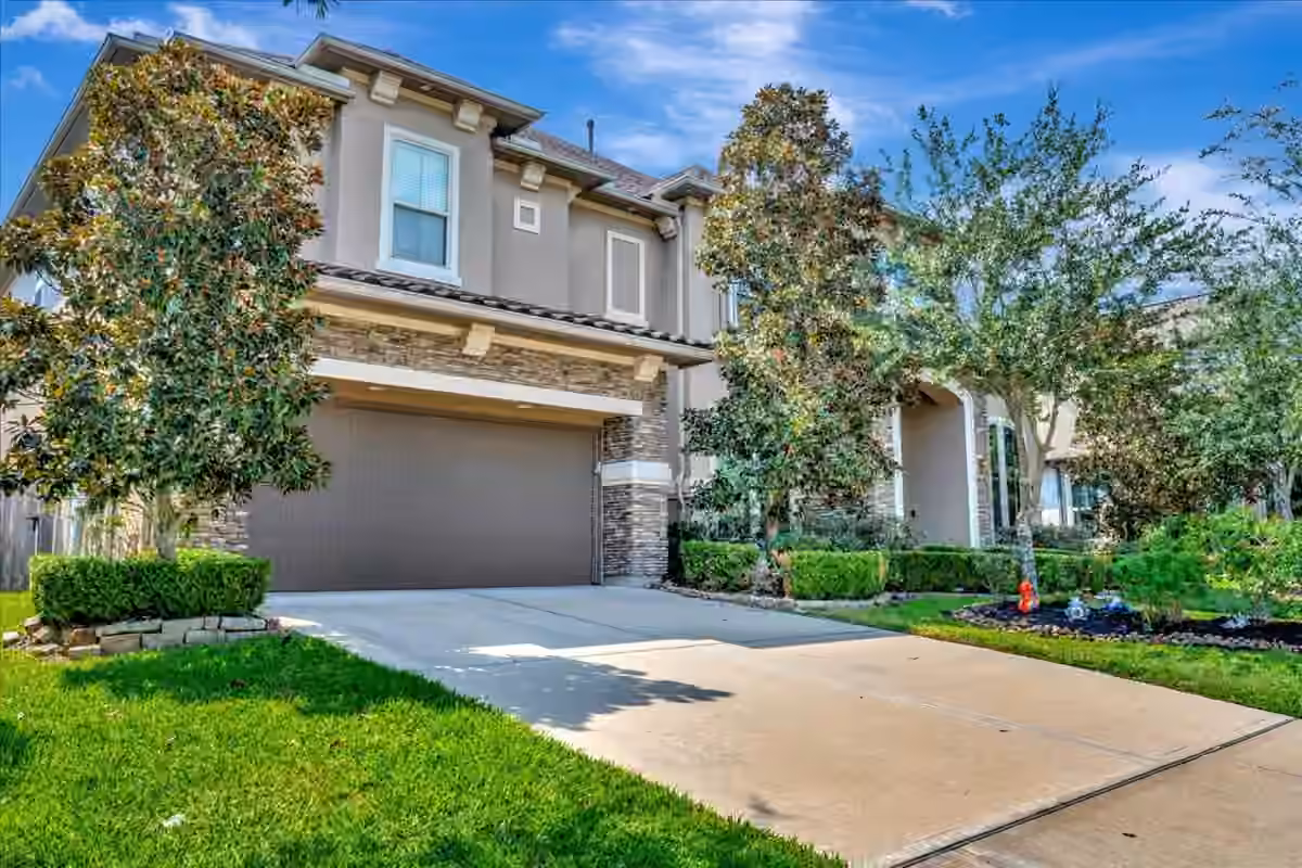 Photo 3 of 1310 Tamina Pass Lane, Friendswood, TX