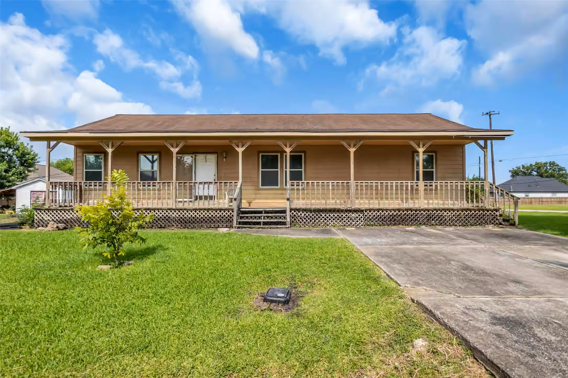 Photo of 831 Easy St, La Porte, TX 77571