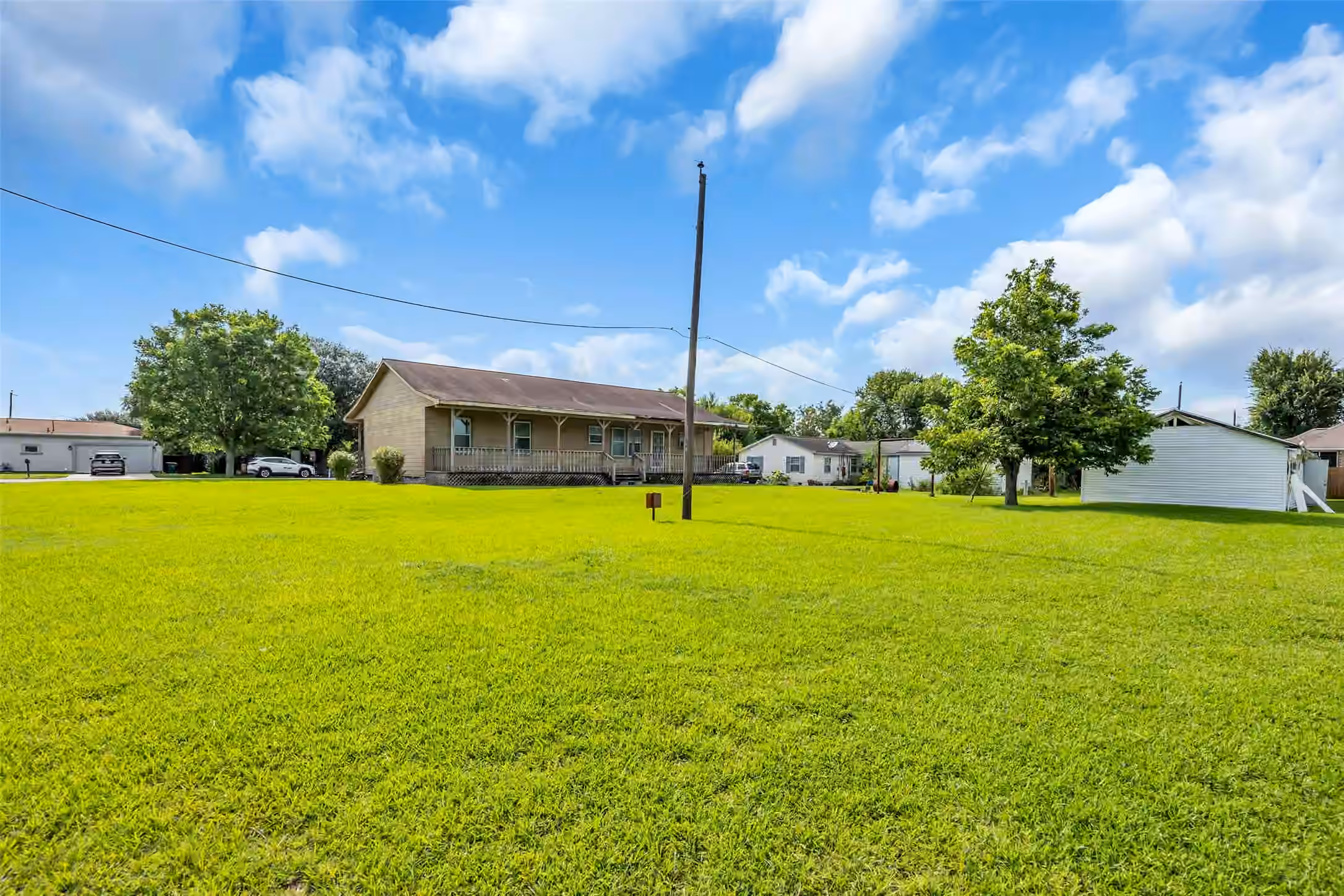 Photo 3 of 831 Easy St, La Porte, TX