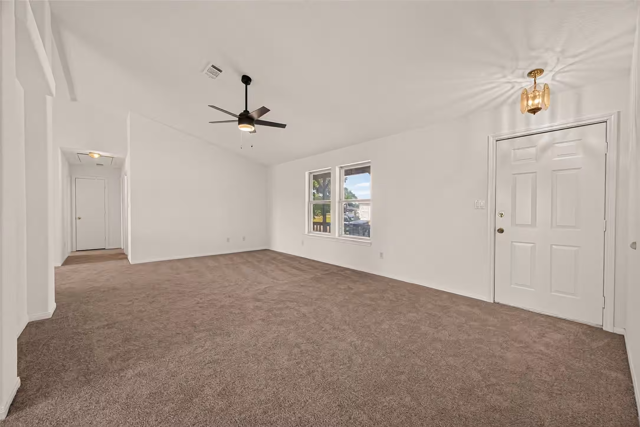 Photo 5 of 831 Easy St, La Porte, TX