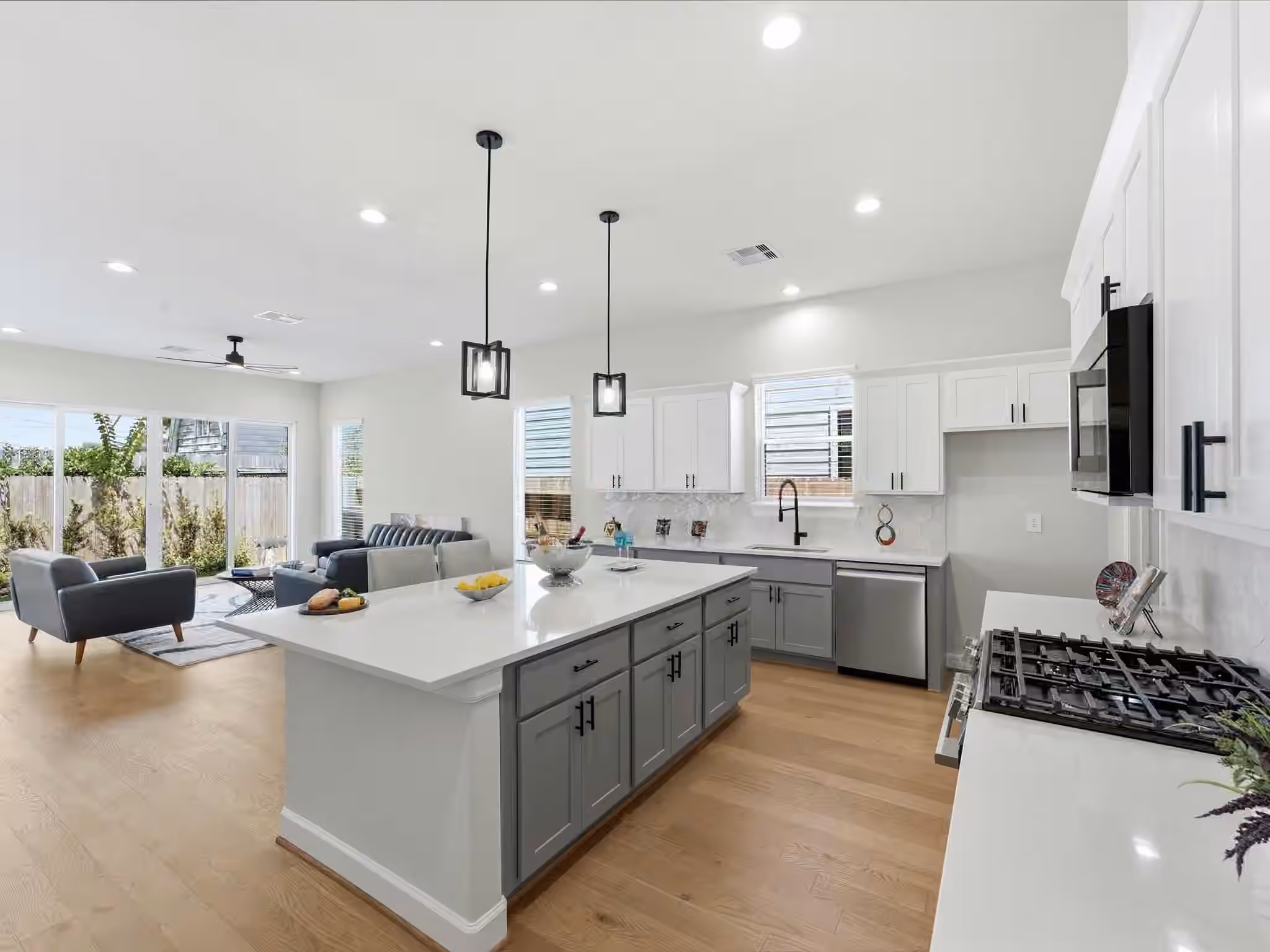 Photo 6 of 7208 Shadyvilla Lane, Houston, TX