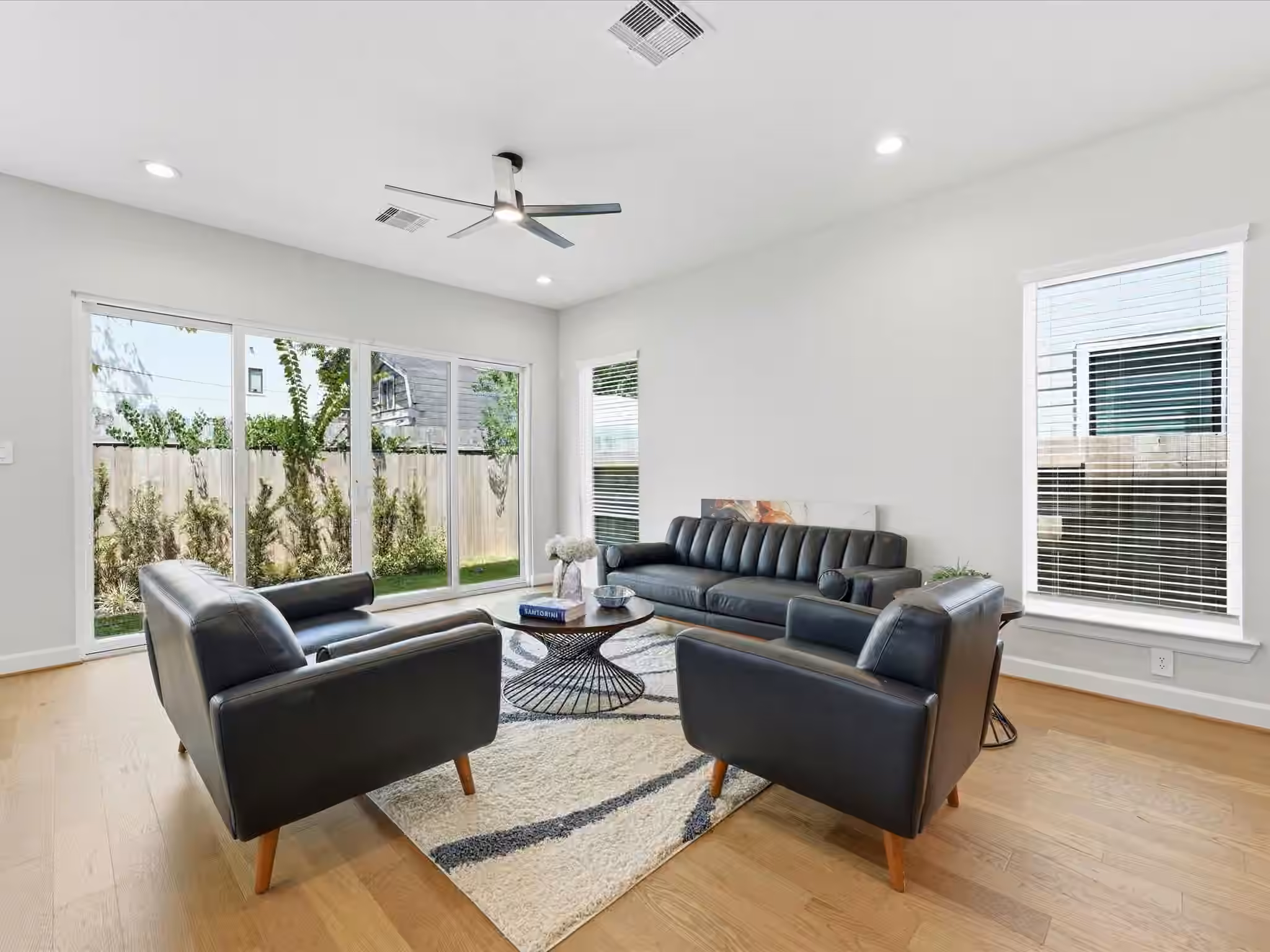 Photo 7 of 7208 Shadyvilla Lane, Houston, TX