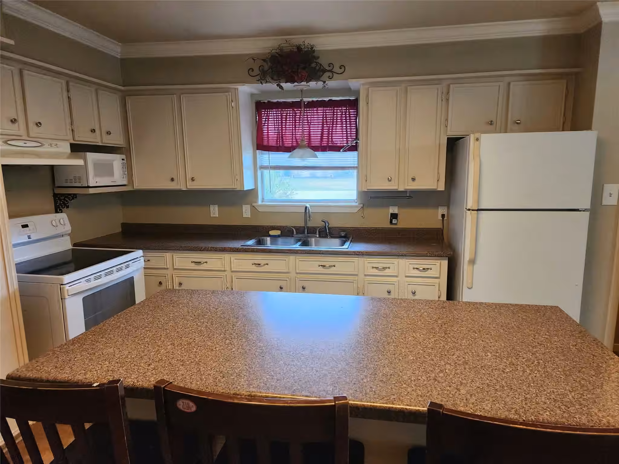 Photo 2 of 407 Avenue C, Markham, TX