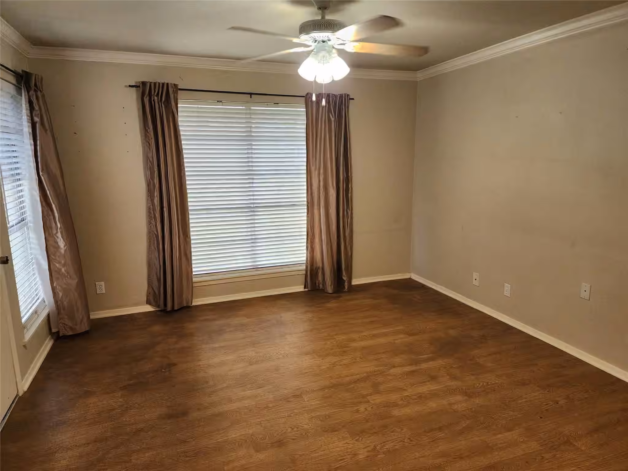 Photo 4 of 407 Avenue C, Markham, TX