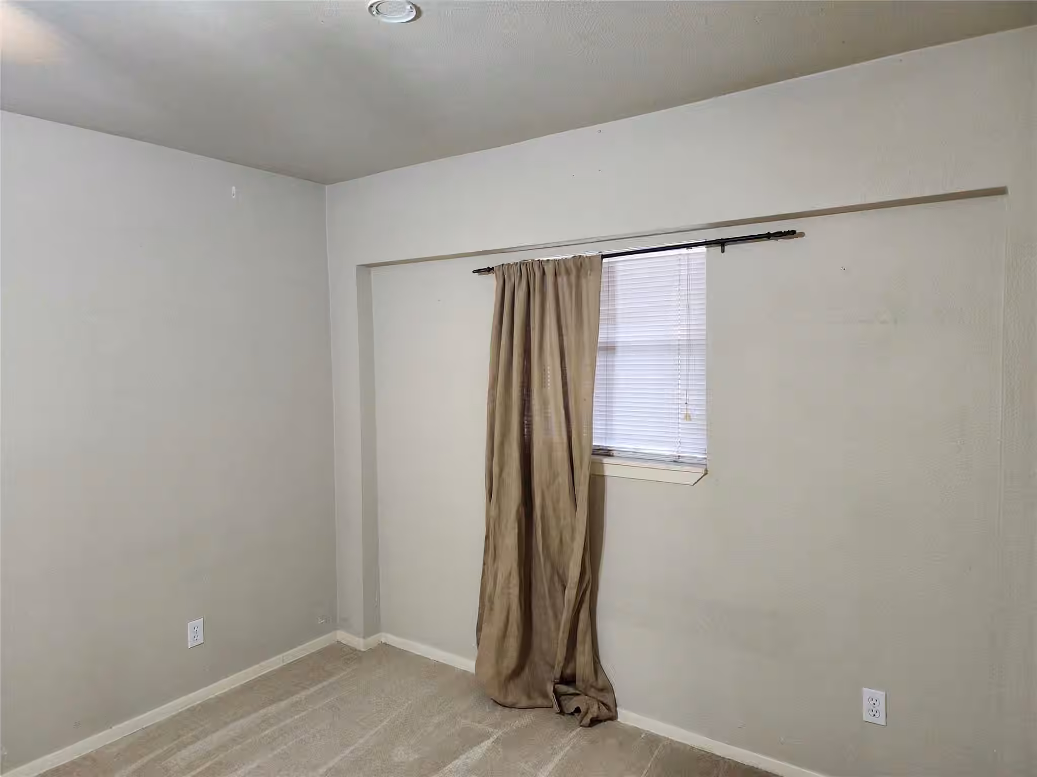 Photo 6 of 407 Avenue C, Markham, TX